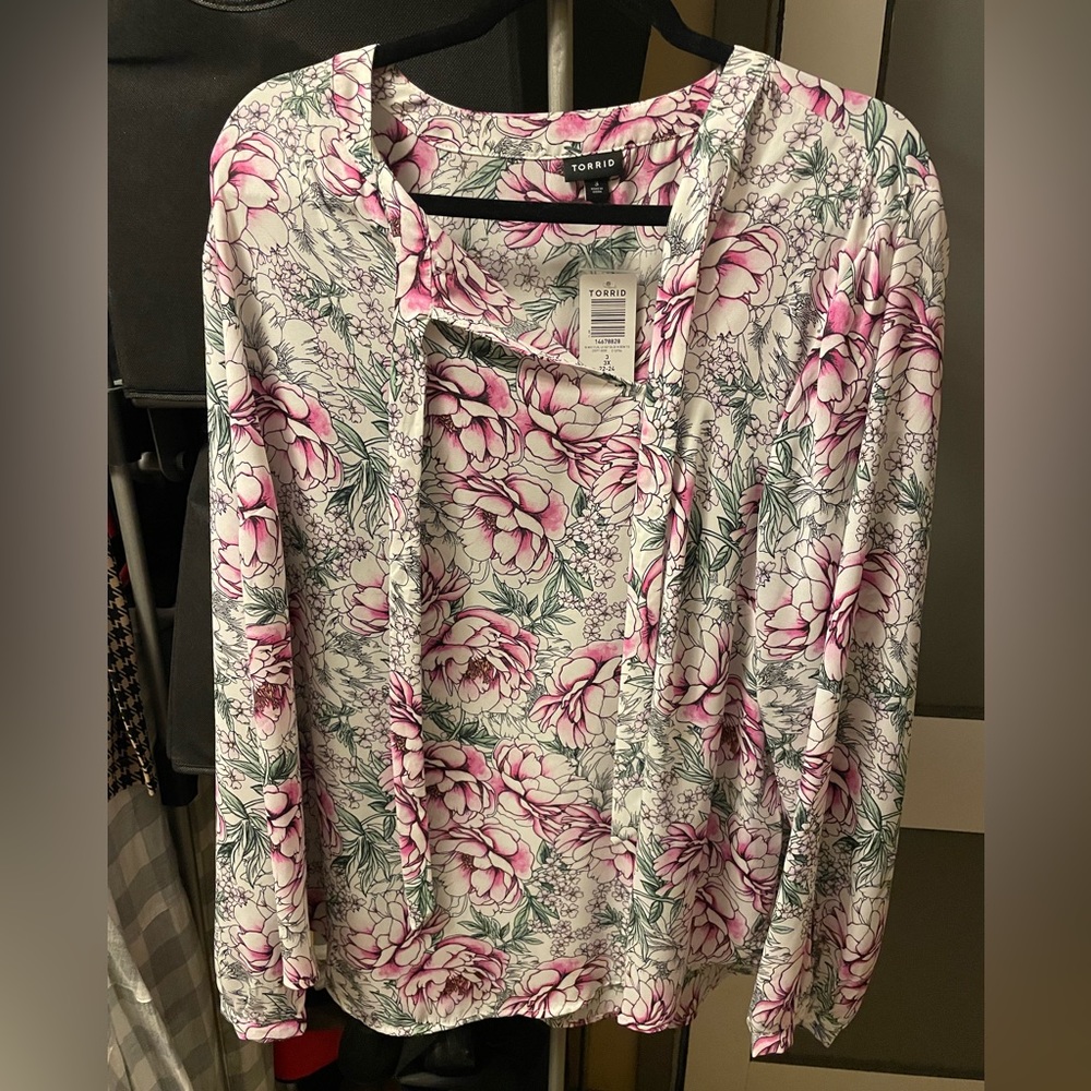Torrid blouse size 3